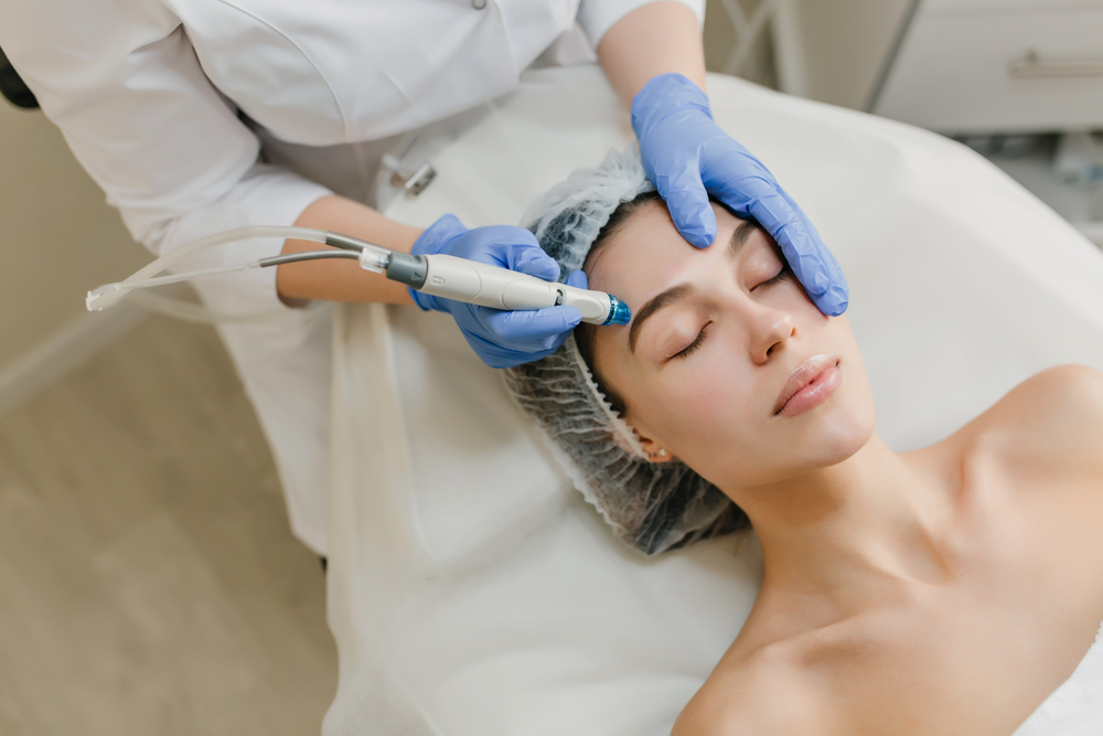 HydraFacial in Bangalore – Clean, Glow & Hydrate at Skinnfit Medspa